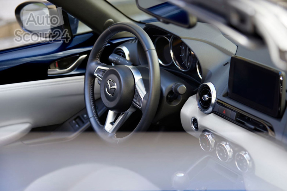 Mazda MX-5 2021 Blue&Red Edition 03.jpg