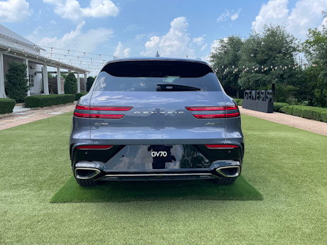 Editorial 2026 genesis gv70 35t sport awd fd pb 250405 18