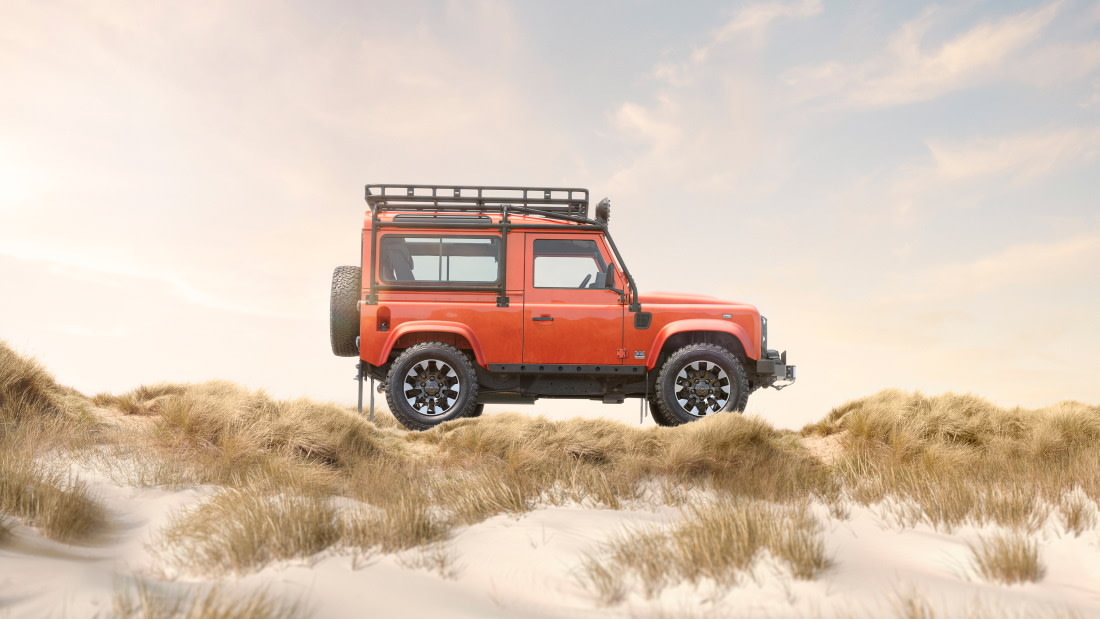 Il Debutto della Classic Defender V8 Works Bespoke