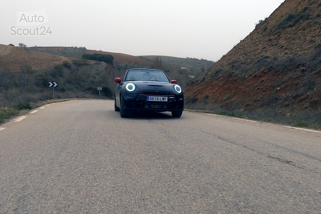 25_mini cabrio jcw_rodando2.jpg