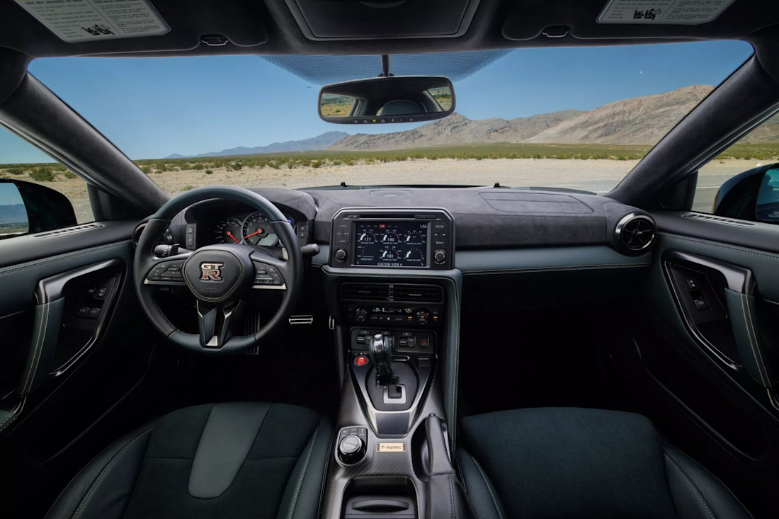 Nissan-GT-R-Specials-2024-interior (4).jpg