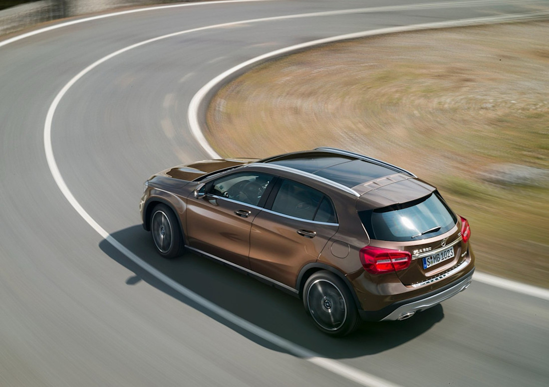 Mercedes-Benz GLA 180 eerste generatie zijkant