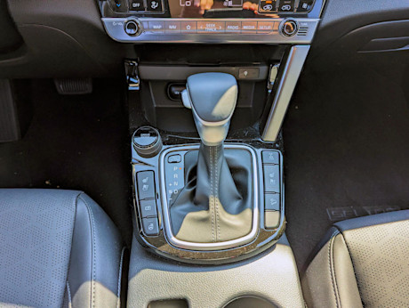 Editorial 2024 kia seltos x line td 240209 16 sha