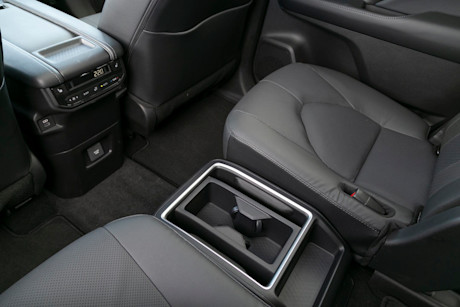 Editorial 2024 toyota grand highlander limited awd td 231019 28 jw