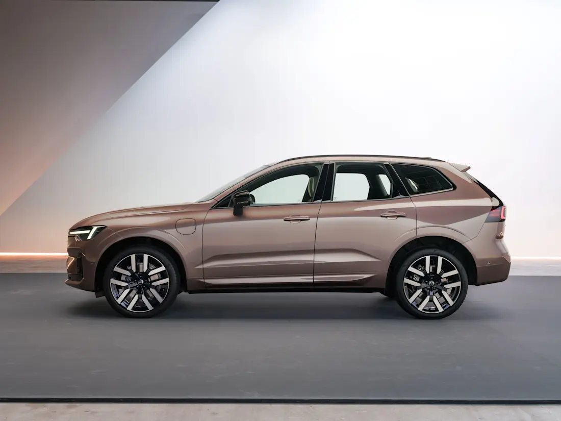 The New Volvo XC60 Studio Side
