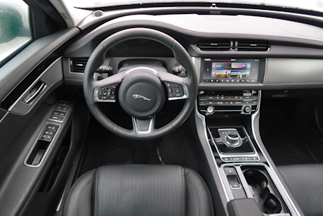 Editorial 2018 jaguar xf 25t awd prestige 18 jm