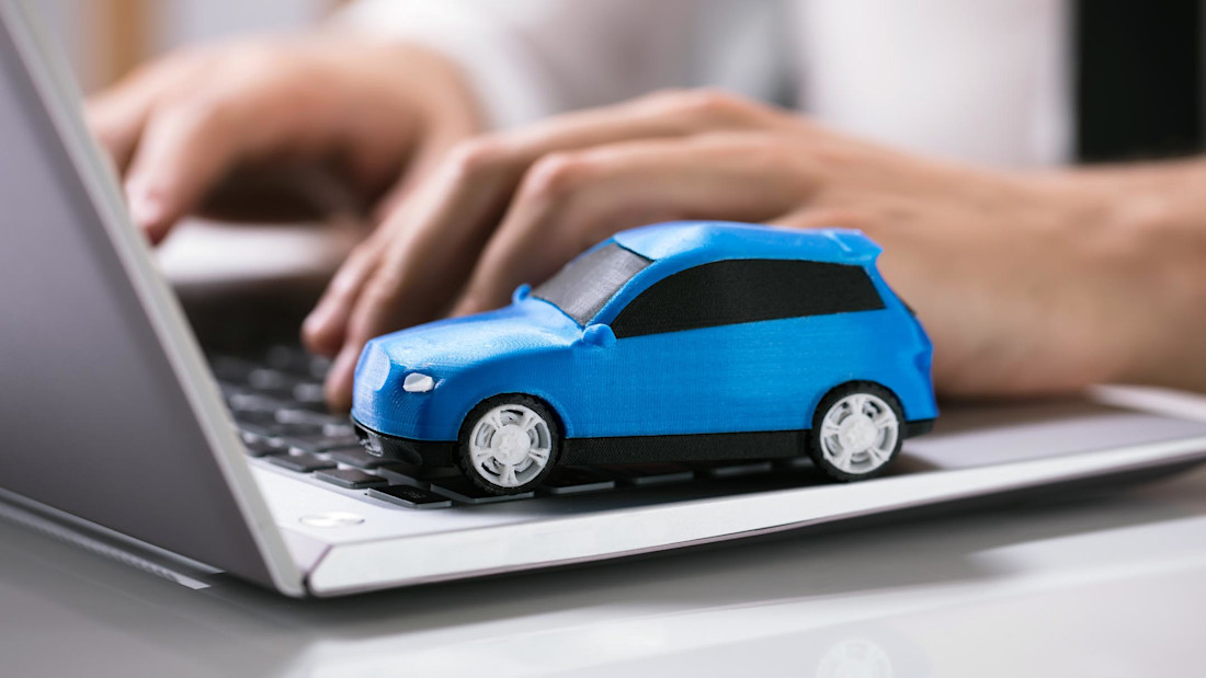 Editorial car on laptop computer gettyimages 978525302 andreypopov