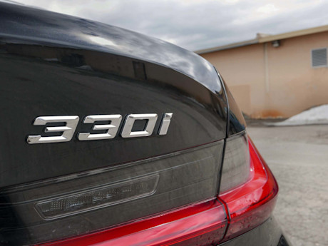 Editorial 2019 bmw 330i xdrive 08 bh