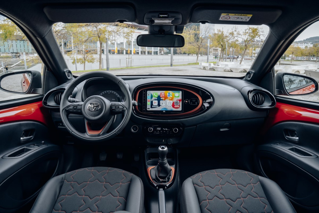 2022_AYGO_X_DPL_DETAIL_CHILI_RED_011