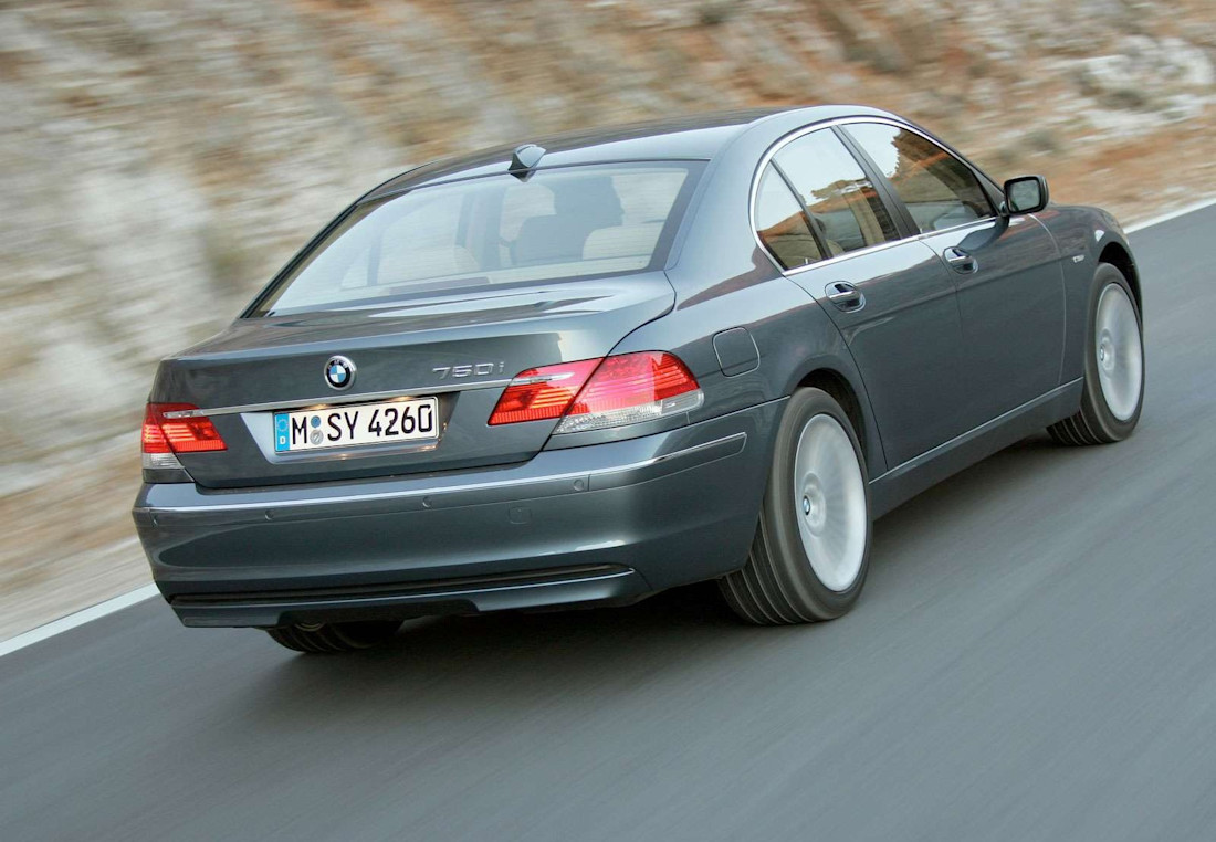 bmw-750i-back