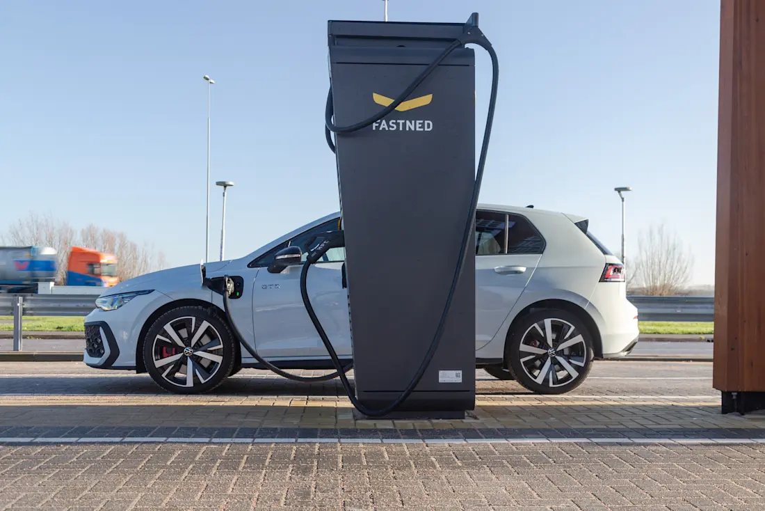 onderzoek-phev-batterijen-zijn-even-duur-als-ev-accus-2025-02