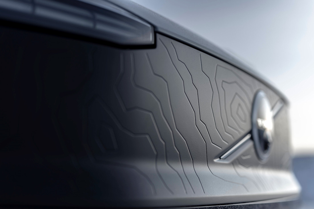 339668 Volvo EX30 Cross Country