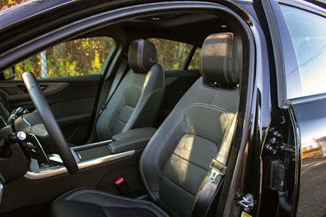 Jaguar XE 2020 : essai routier Body Image