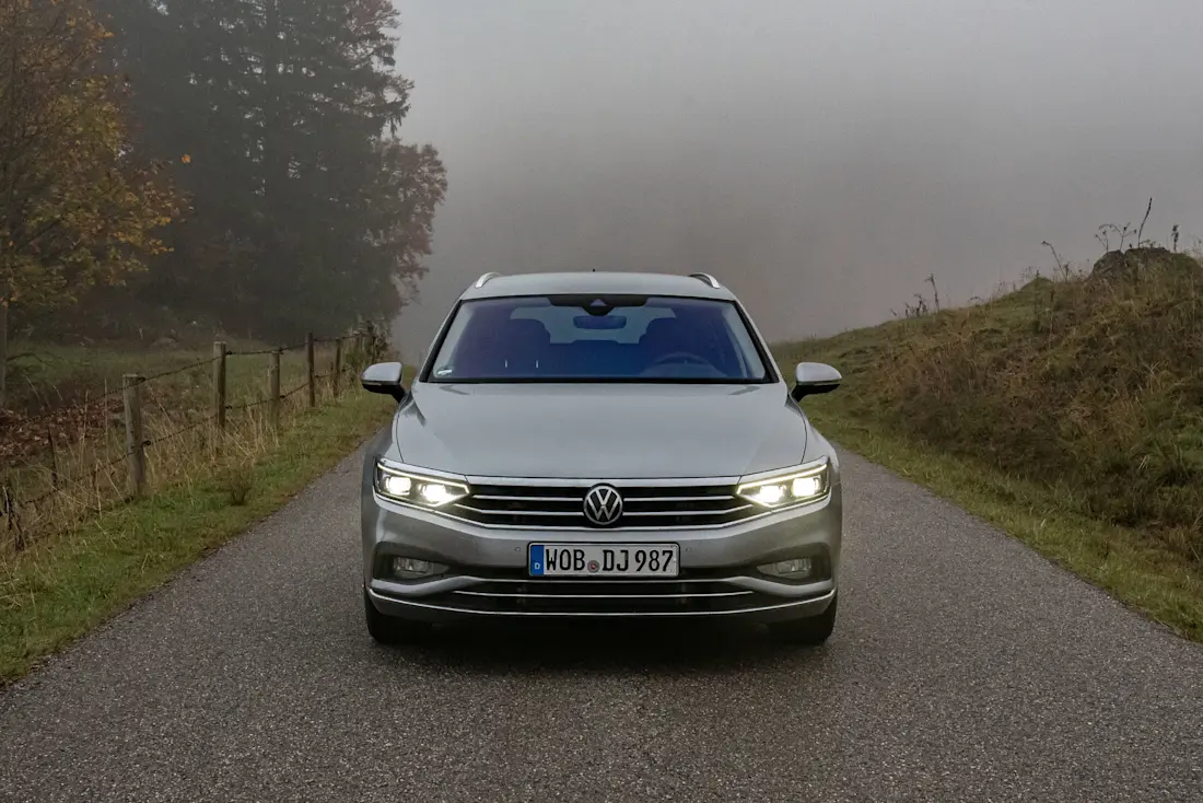 VW-Passat-Variant-2022-Front