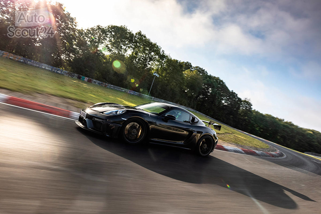 PORSCHE 718 CAYMAN GT4 RS (11).jpg