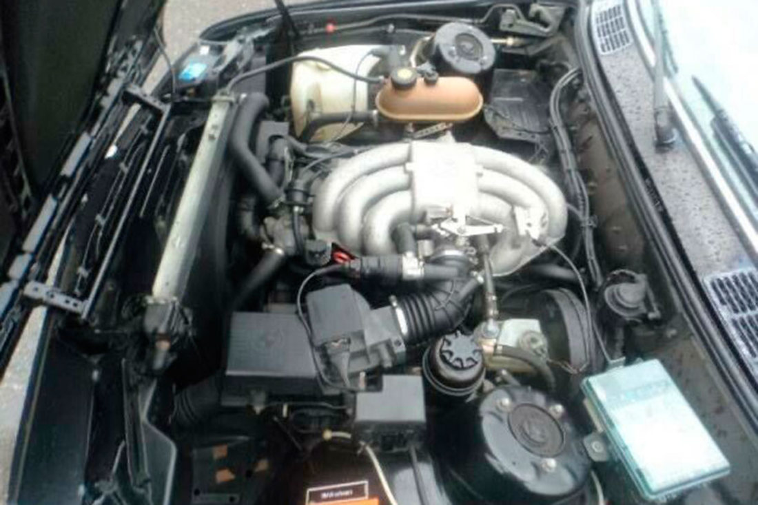 BMW M3 E30 ALPINA B6 2.7) (8).jpg