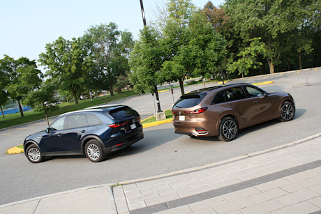 Match comparatif des VUS intermédiaires hybrides rechargeables, Édition 2024: Mazda CX-90 PHEV 2024 vs Mazda CX-70 PHEV 2025 Image