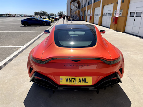 Editorial 2025 aston martin vantage mb 12