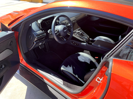 Editorial 2025 aston martin vantage mb 14