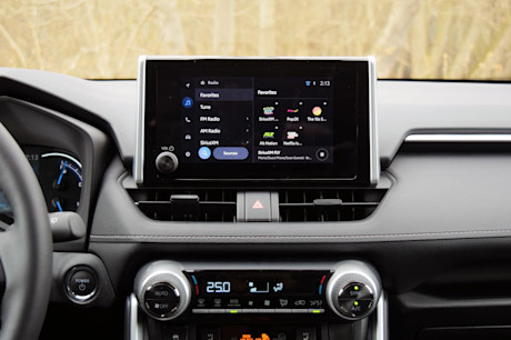 Editorial 2023 toyota rav4 xle hybrid 230619 17 sha