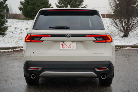 Editorial 2024 toyota grand highlander platinum hybrid max td 240131 04 di