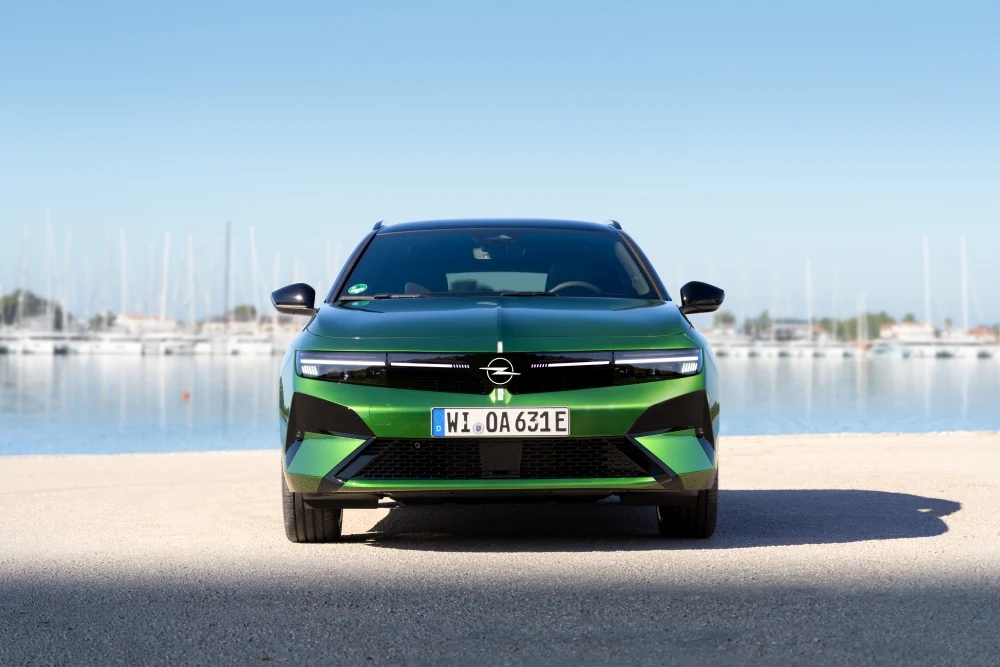 Opel-Astra-Sports-Tourer-Electric