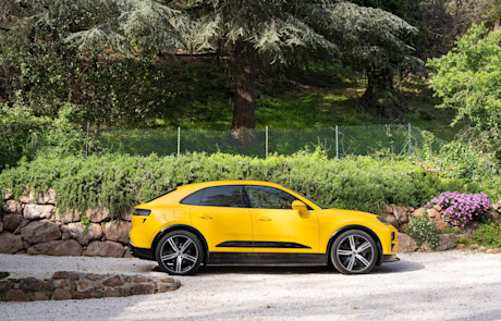 Editorial 2024 porsche macan turbo electric fd 240423 04 jw