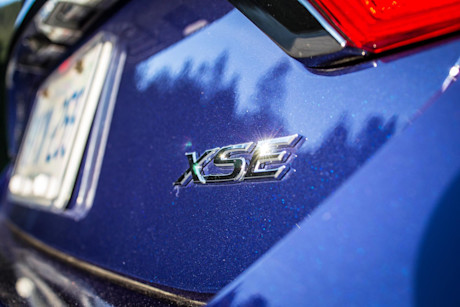 Editorial 2015 toyota camry xse v6 bm 07