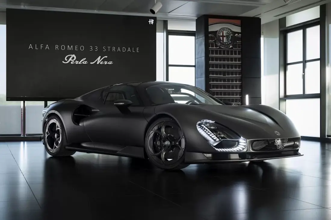 Alfa Romeo 33 Stradale Perla Nera 2026 (1)
