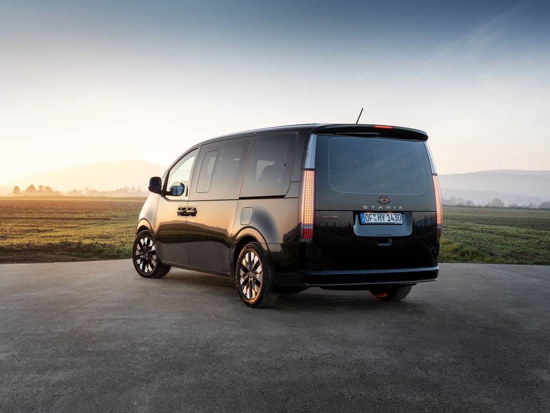7rSZTVy0BuARnmqbjZdfG4-65177a0411647436a93c568e6312174c-Hyundai_Staria_Back-1100