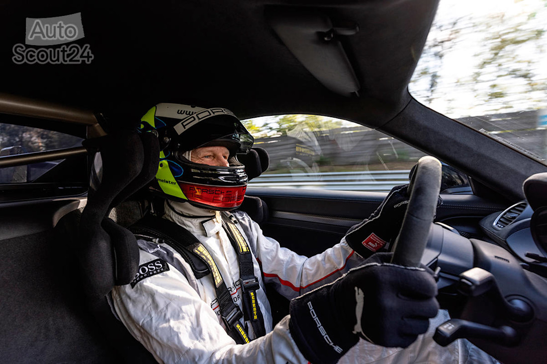 PORSCHE 718 CAYMAN GT4 RS (10).jpg