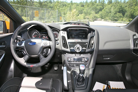 Editorial 2013fordfocusst jb 17 979