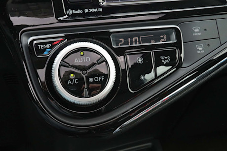 Editorial 2019 toyota prius c technology 29 jm