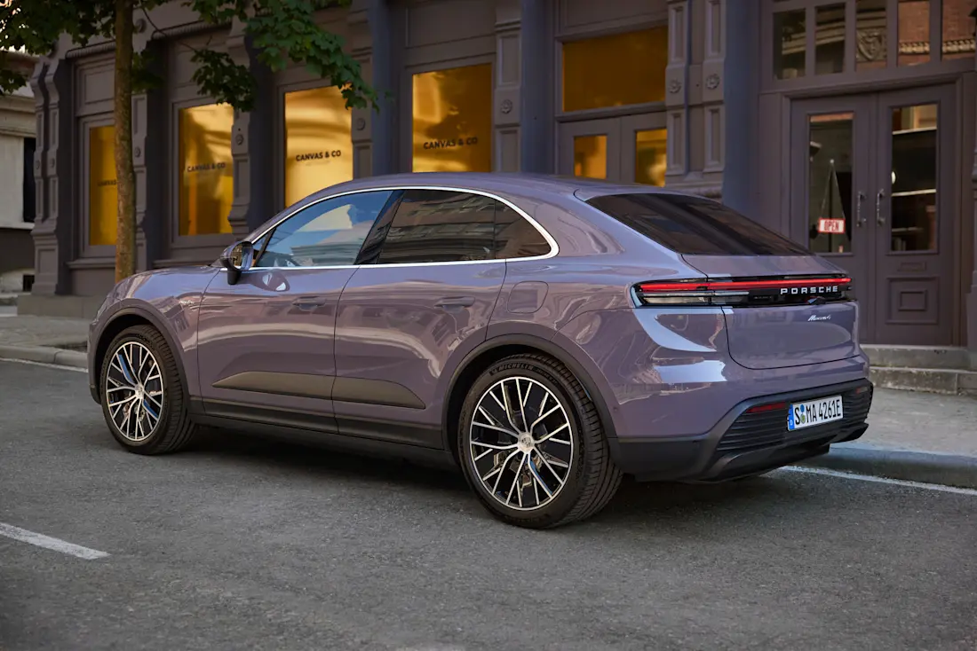 porsche-staat-perplex-klanten-staan-in-de-rij-voor-een-elektrische-macan-2024-04