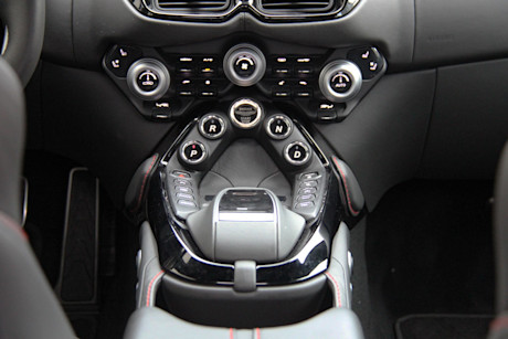 Editorial 2020 aston martin vantage 30 dw