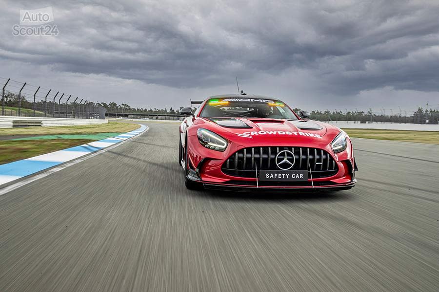 Mercedes-AMG-GT-Black-Series-2022-F1-Safety-Car-14.jpg