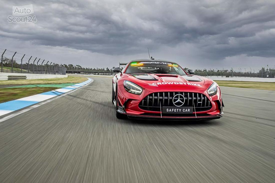 Mercedes-AMG-GT-Black-Series-2022-F1-Safety-Car-14.jpg