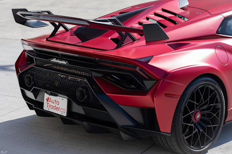 Editorial 2022 lamborghini huracan sto 18 jl cs