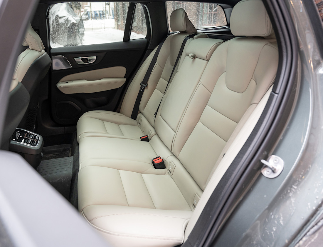 2026 Volvo V60 Cross Country - TD - JW - 260209 - 24.jpg