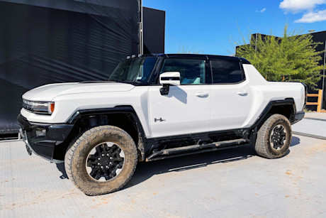 Editorial 2022 gmc hummer ev edition 1 pickup 06 ct
