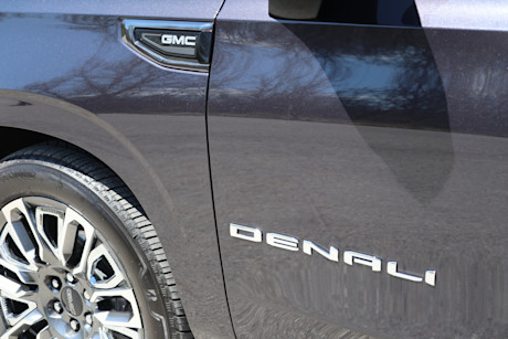 Editorial 2024 gmc yukon denali ultimate 5