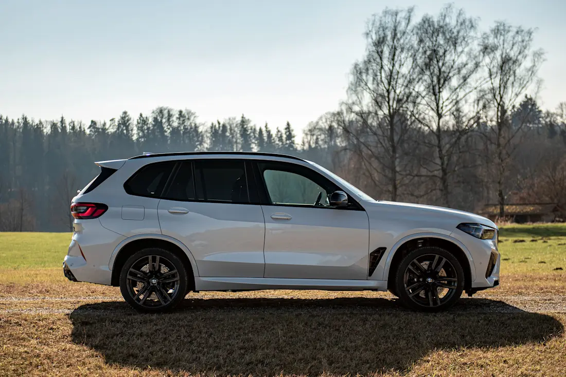 BMW-X5-M-2023-Side
