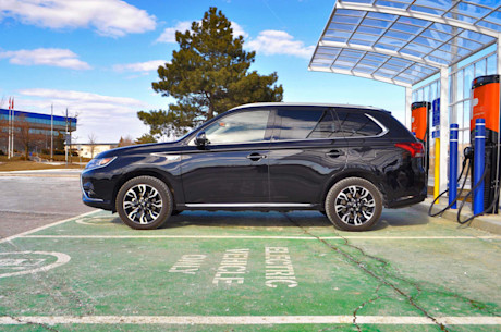 Editorial 2018 mitsubishi outlander phev gt s awc 22 mb
