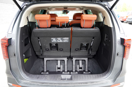 Duel de minifourgonnettes hybrides : la Kia Carnival se frotte à la Toyota Sienna Image