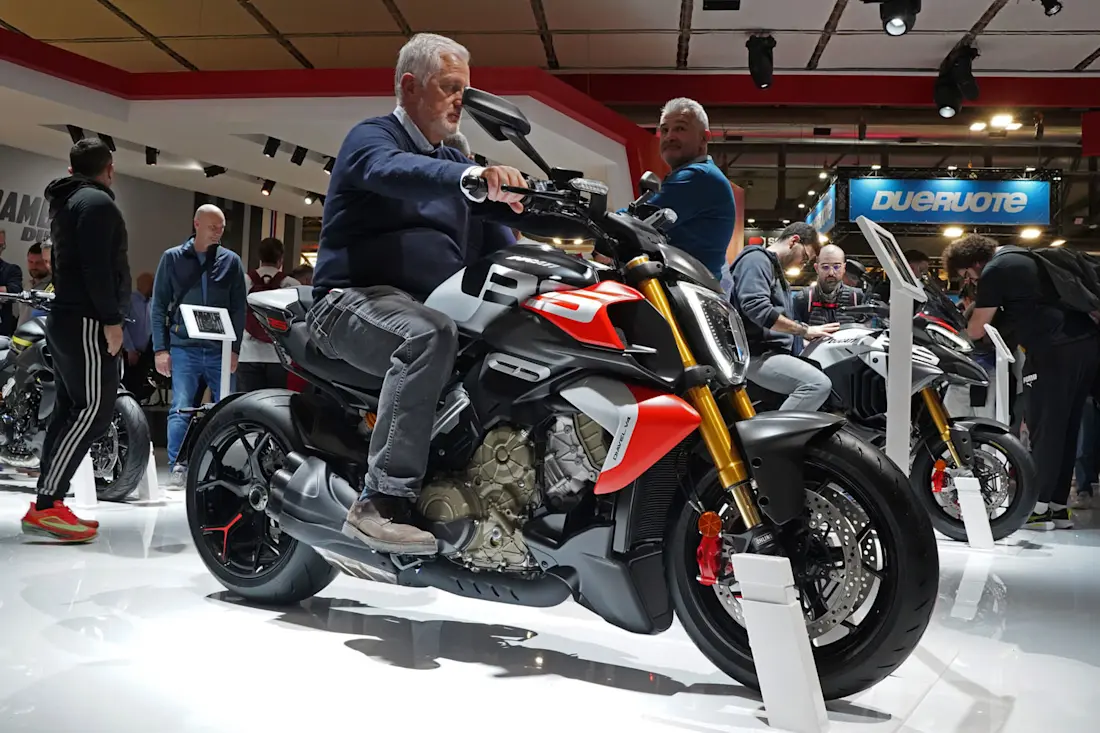 4 eicma-2025 ducati-diavel-v4-rs
