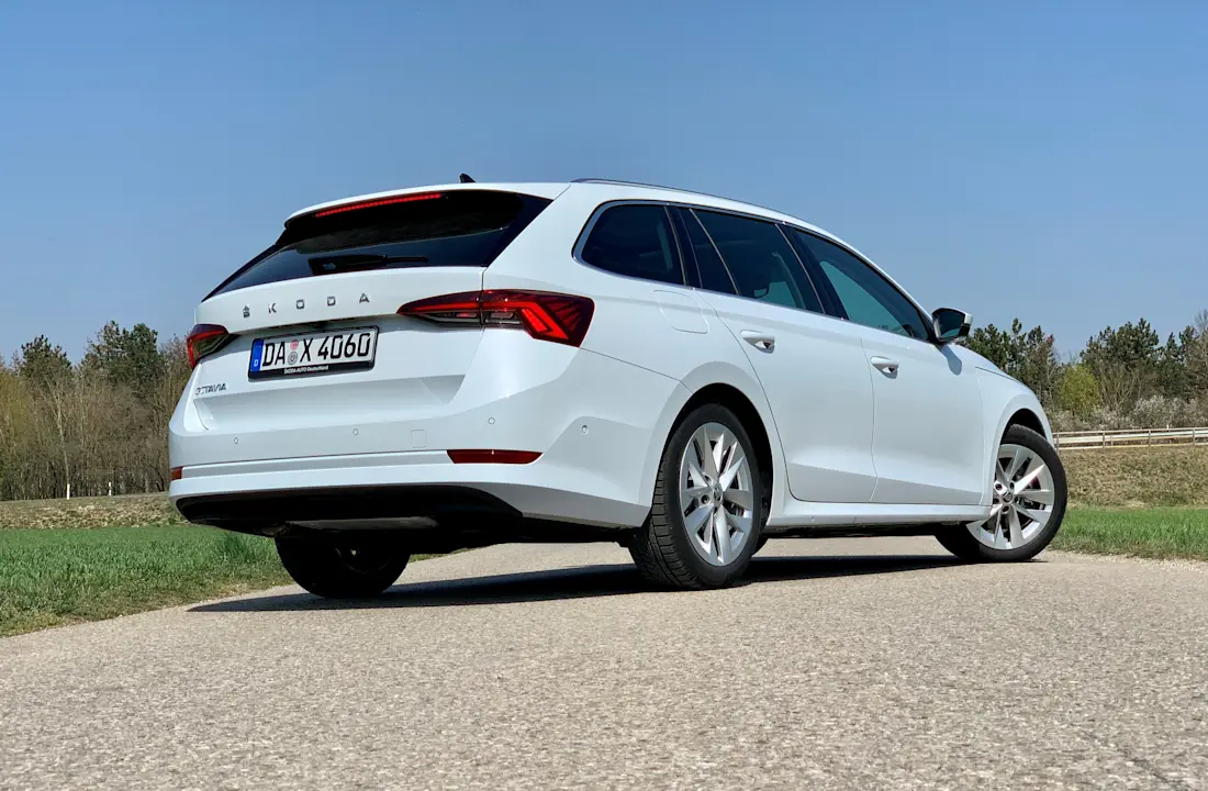 Skoda Octavia Combi First Edition 2020 Heck links