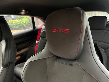 Editorial 2025 porsche taycan gts sport turismo fd pb 241118 9