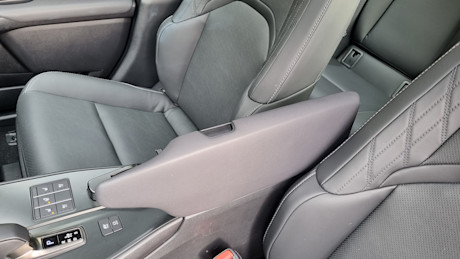 Lexus UX 300h 2025 : essai routier Image