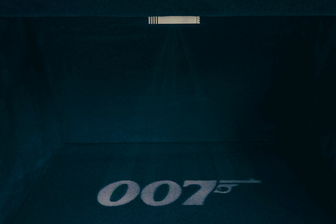 Rolls-Royce-Phantom-Goldfinger-2024 (1).jpg