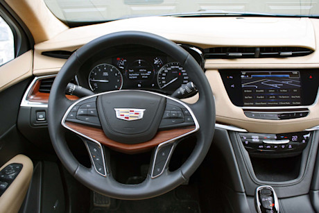 Editorial 2018 cadillac xt5 awd platinum 21 db